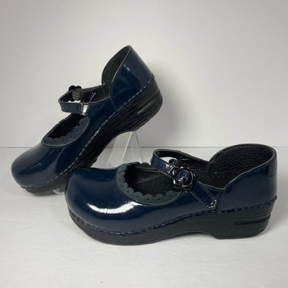 Dansko Girls Patent Leather Scalloped 